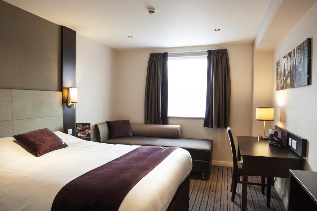 Premier Inn London Heathrow M4/J4 Hillingdon Zewnętrze zdjęcie